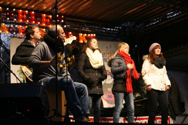 gal/2011/2011 Steeler Weihnachtsmarkt/2011 Saitentwist Steeler Weihnachtsmarkt 14.11 116.JPG